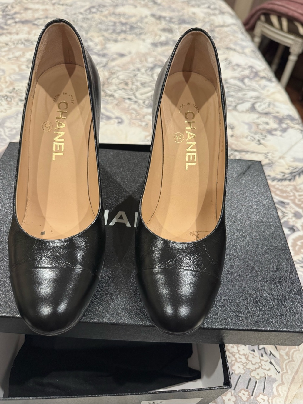 CHANEL Black Leather Round-Toe Pumps